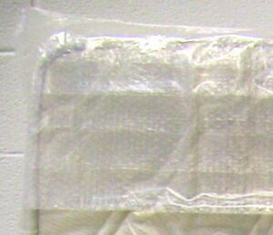 Alfatechnics Farbal verpakkingsmachine voor matrassen met PE folie, 4-zijdig geseald en niet gekrompen verpakking. Extra produktbescherming door de laag bubbelfolie aan de binnen zijde.
